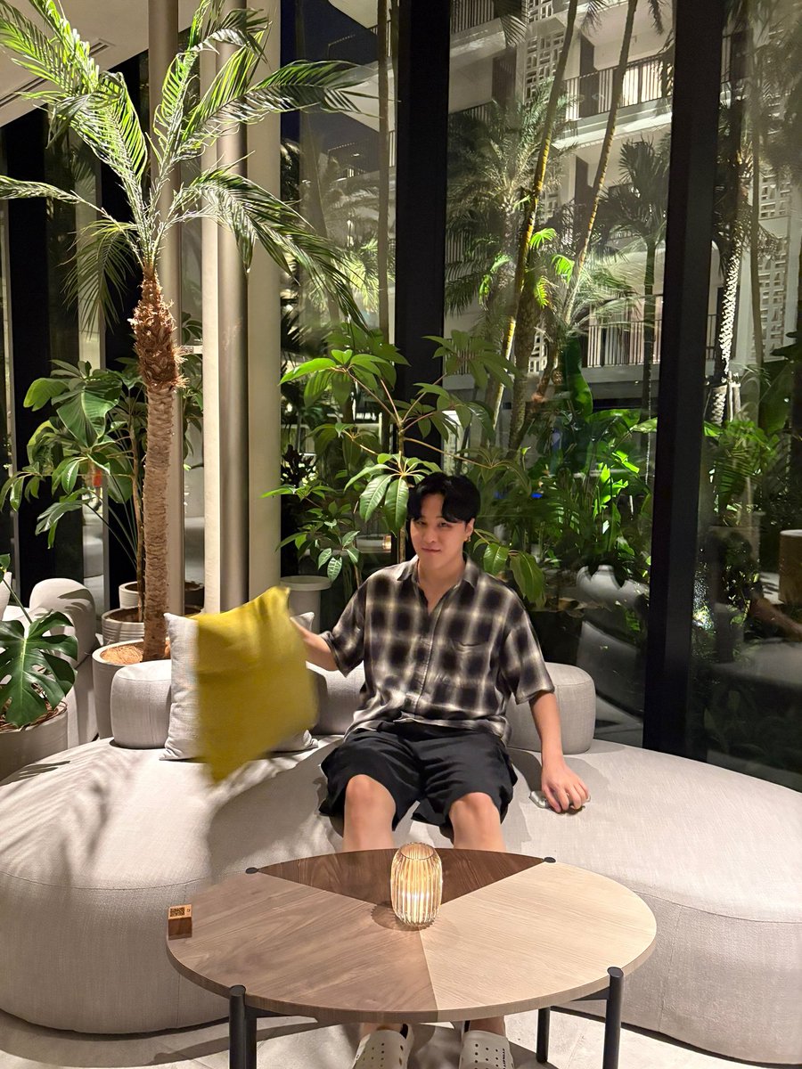 karuma_Elite's tweet photo. なんかX、4枚しか載っけられへんけど沖縄最高でしたわ笑😆
帰りの飛行機、二日酔いでドクターゲロ出そうになったけど笑 https://t.co/1GR5hhP2Kl