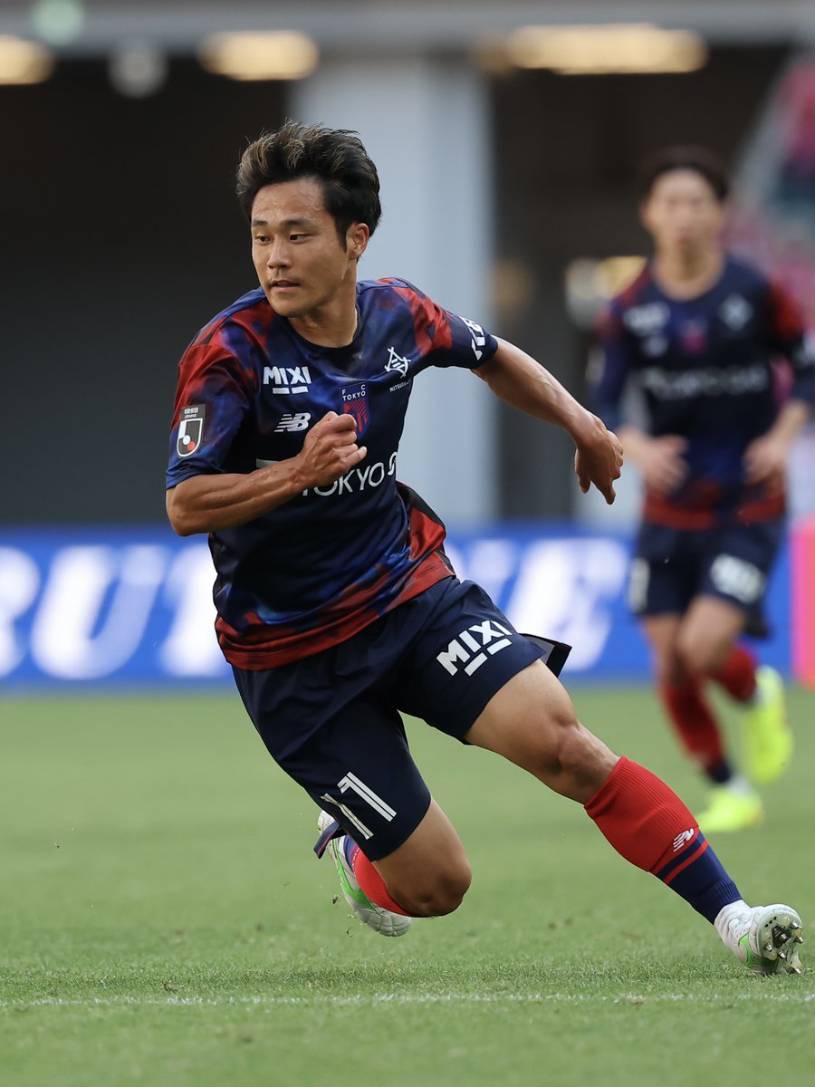 fctokyoofficial's tweet photo. 🔵選手情報🔴
#小柏剛 選手が、ガンバ大阪に完全移籍することが決定しましたのでお知らせします。
https://t.co/PZUwfdhsCd

小柏選手コメント
「FC東京に関わるみなさま、いつも大きなサポートをありがとうございます。
リリースにありますとおり、このたびガンバ大阪に移籍することを決断しました。

FC東京には2年半お世話になりました。この2年半は度重なる怪我の影響もあり、辛い思いや悔しい気持ちを持つことの方が多かったです。それでもチームメイトやスタッフの方々が支えてくれたお陰で、ここまでもがき続けられたと思っています。またファン・サポーターのみなさまにも心から感謝していると同時に申し訳ない気持ちを抱えています。アウェイの川崎フロンターレ戦で、ゴール裏で掲げてくれた横断幕���本当に自分の励みになりました。そして先日の天皇杯でも何度も僕のチャントを歌ってくれて心に熱いものが込み上げてきました。感謝しています。そんなみなさまの期待を裏切る形になってしまったこと、���返しができなかったことを本当に申し訳なく思っています。

ガンバ大阪に移籍をしてもFC東京というクラブ、一緒に戦った仲間やファン・サポーターのみなさまは僕の中で特別な存在であることは変わりません。
そういった方々にピッチで躍動する自分の姿を見せられるようにこれからも努力していこうと思います。
ありがとうございました」

#fctokyo #tokyo