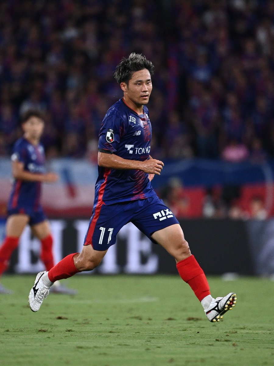 fctokyoofficial's tweet photo. 🔵選手情報🔴
#小柏剛 選手が、ガンバ大阪に完全移籍することが決定しましたのでお知らせします。
https://t.co/PZUwfdhsCd

小柏選手コメント
「FC東京に関わるみなさま、いつも大きなサポートをありがとうございます。
リリースにありますとおり、このたびガンバ大阪に移籍することを決断しました。

FC東京には2年半お世話になりました。この2年半は度重なる怪我の影響もあり、辛い思いや悔しい気持ちを持つことの方が多かったです。それでもチームメイトやスタッフの方々が支えてくれたお陰で、ここまでもがき続けられたと思っています。またファン・サポーターのみなさまにも心から感謝していると同時に申し訳ない気持ちを抱えています。アウェイの川崎フロンターレ戦で、ゴール裏で掲げてくれた横断幕���本当に自分の励みになりました。そして先日の天皇杯でも何度も僕のチャントを歌ってくれて心に熱いものが込み上げてきました。感謝しています。そんなみなさまの期待を裏切る形になってしまったこと、���返しができなかったことを本当に申し訳なく思っています。

ガンバ大阪に移籍をしてもFC東京というクラブ、一緒に戦った仲間やファン・サポーターのみなさまは僕の中で特別な存在であることは変わりません。
そういった方々にピッチで躍動する自分の姿を見せられるようにこれからも努力していこうと思います。
ありがとうございました」

#fctokyo #tokyo