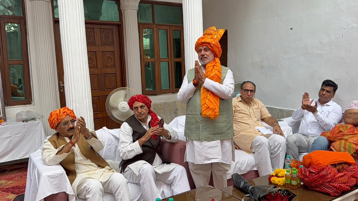 JPBhaiBJP's tweet photo. ग्राम हाजीपुर (सेक्टर-104, नोएडा) में गुर्जर सम्राट मिहिर भोज जी की जयंती के पावन अवसर पर श्री रामकेश चपराना जी के आवास पर कार्यक्रम में सम्मिलित होने का सौभाग्य प्राप्त हुआ। 

सम्राट मिहिर भोज जी की जयंती पर सादर नमन🚩

#MihirBhoj #SamratMihirBhoj #MihirBhojJayanti #GurjarSamaj https://t.co/TNKPYe0Sk3