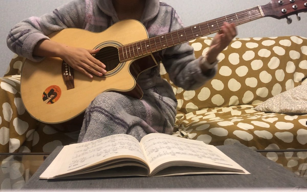 tinyt907117's tweet photo. Just stumbled on a hidden acoustic track that hits different—raw vocals + soft guitar = my perfect Tuesday vibe. https://t.co/Od3zPLLLun