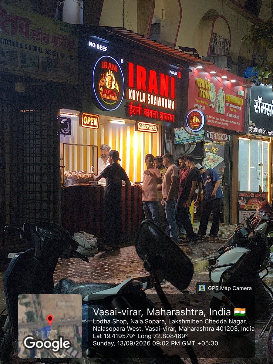Rajan3339's tweet photo. 🚨 नालास���पारा पश्चिम, लक्ष्मीबेन छेडा नगर येथील ‘Irani Royal Shawarma’ दुकानाबाबत तातडीने तपासणी आवश्यक!
दुकानातील कोळशाच्या जाळीमधून उडणाऱ्या चिंगाऱ्या थेट सार्वजनिक रस्त्यावर पडत आहेत, तसेच योग्य धुराची चिमणी/एक्झॉस्ट व्यवस्था दिसून येत नाही.
@vvcmc_official @MBVVPOLICE https://t.co/hM6UOHmGnA