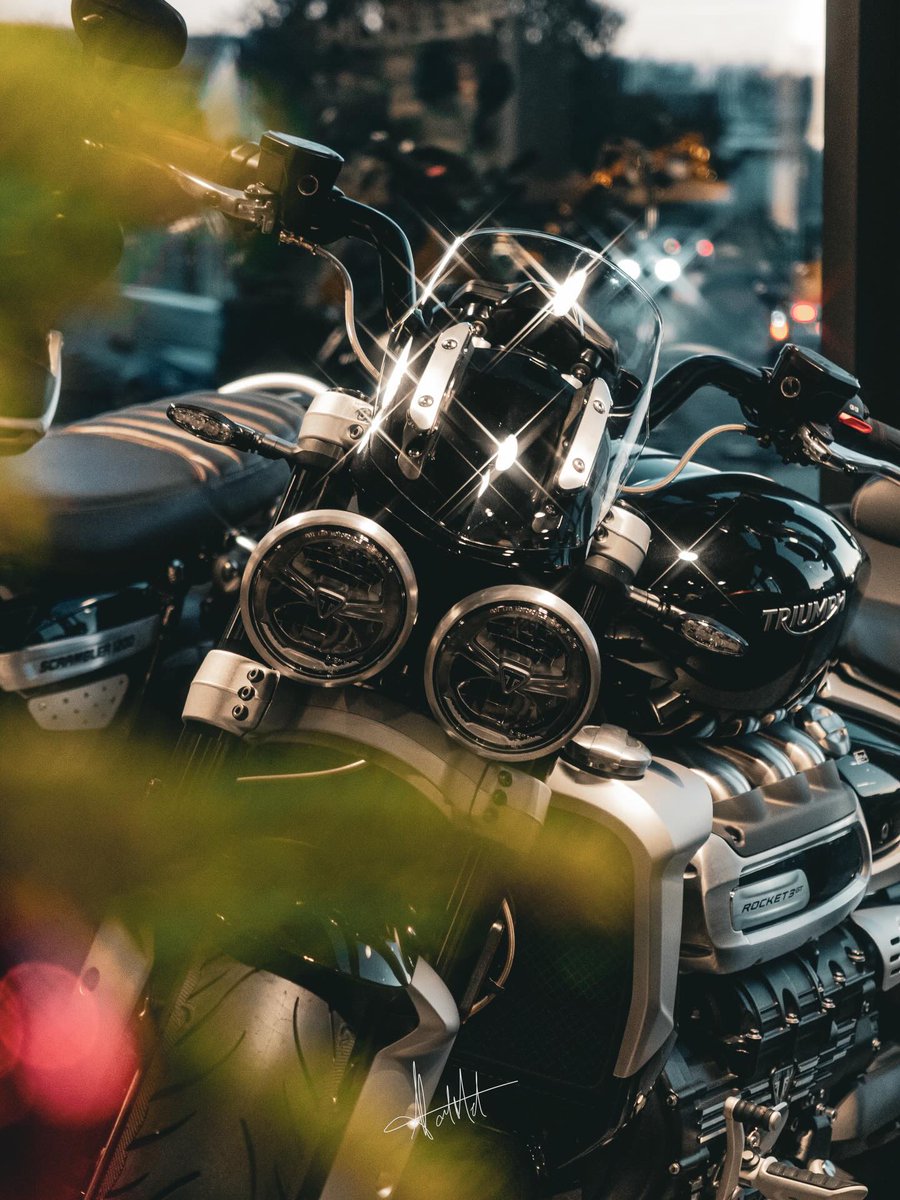 ReinaldoTi1ts's tweet photo. Noël chez Triumph Besanç https://t.co/khsY8fus3V