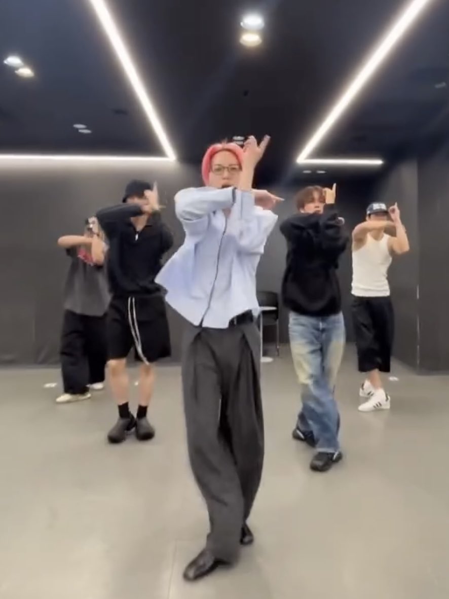 KawashiriRen__'s tweet photo. 📹JO1公式Instagramに"IGNITE"のプラクティス動画(先日のYoutubeとは別ver.)が投稿されました❤️‍🔥

🔗https://t.co/xfMHZn14Nm

#川尻蓮 #REN #JO1_IGNITE https://t.co/ryHUm33NYh