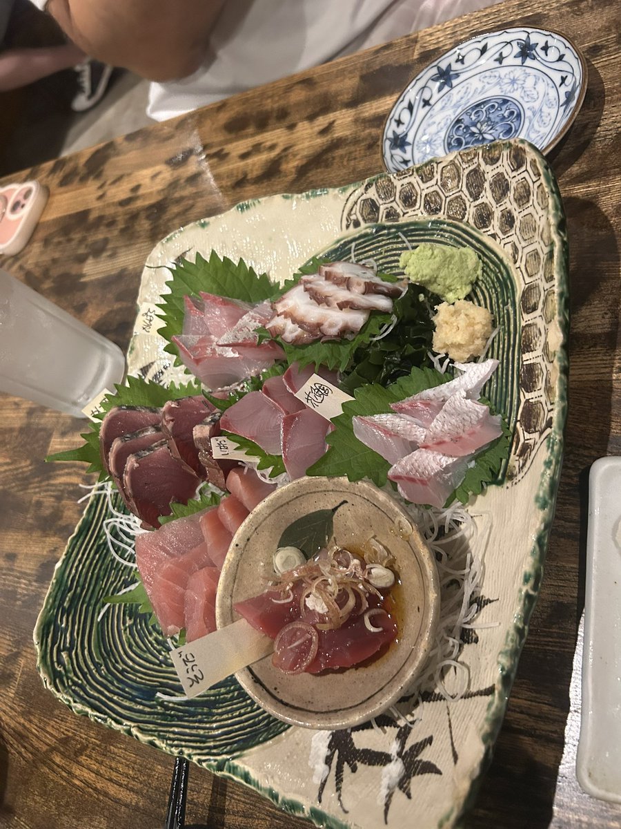 x_u_ll's tweet photo. 飯テロ
刺身マジで美味い https://t.co/2B0QbrV39u