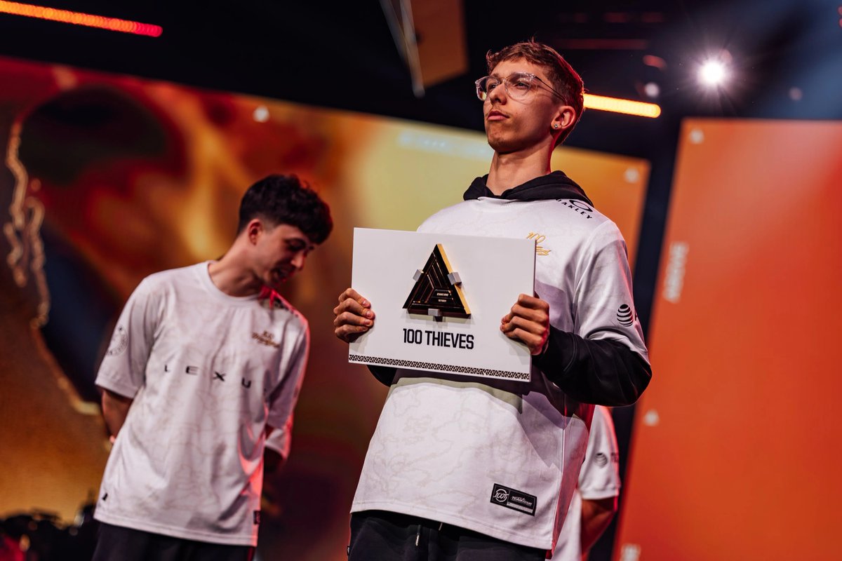 TheGhostOfHope's tweet photo. SOURCES: Vegas FaZe in recent days have made yet another offer to acquire Scrap and Hydra which includes larger salaries that heavily compete with Gentlemates/Falcons.

The rumored team would be Drazah, Simp, Hydra and Scrap. https://t.co/97XBxRsKKr