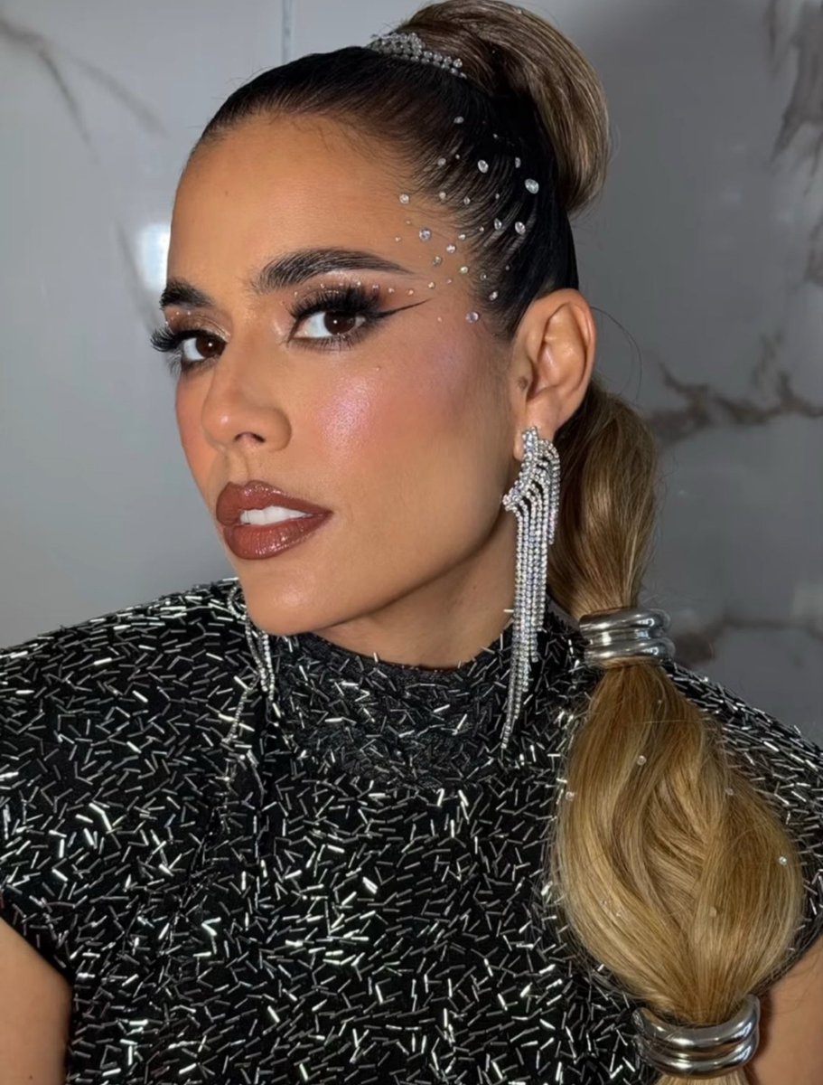 aboutkassh's tweet photo. La vida nos sonríe, también logramos que la maquillen a la altura 🙌🏻🙌🏻🙌🏻 dejennos a esa maquilladora siempre, gracias https://t.co/SugBM6mywr