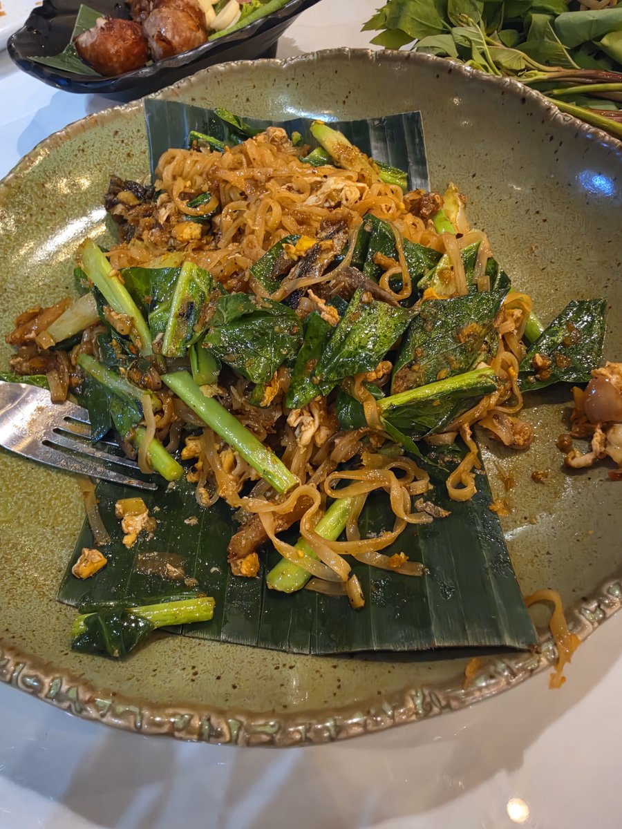 Jingjingyu364's tweet photo. มื้อนี้ให้ ผัดหมี่โคราชปลาแห้ง กับ ไข่เจียวคนงาม 💯🤤 https://t.co/njDIKSZ7CC