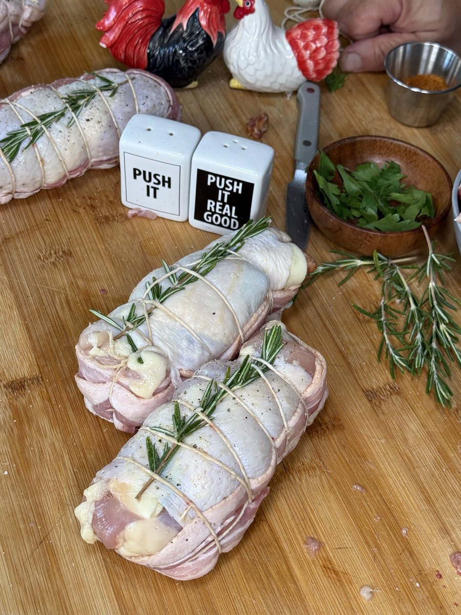 HomeCookinWell's tweet photo. Boneless chicken hindquarters stuffed with parsley, prosciutto and sausage
Cheap meat - bougie eats - that’s HomeCookin’ https://t.co/WPLNZcHbSJ