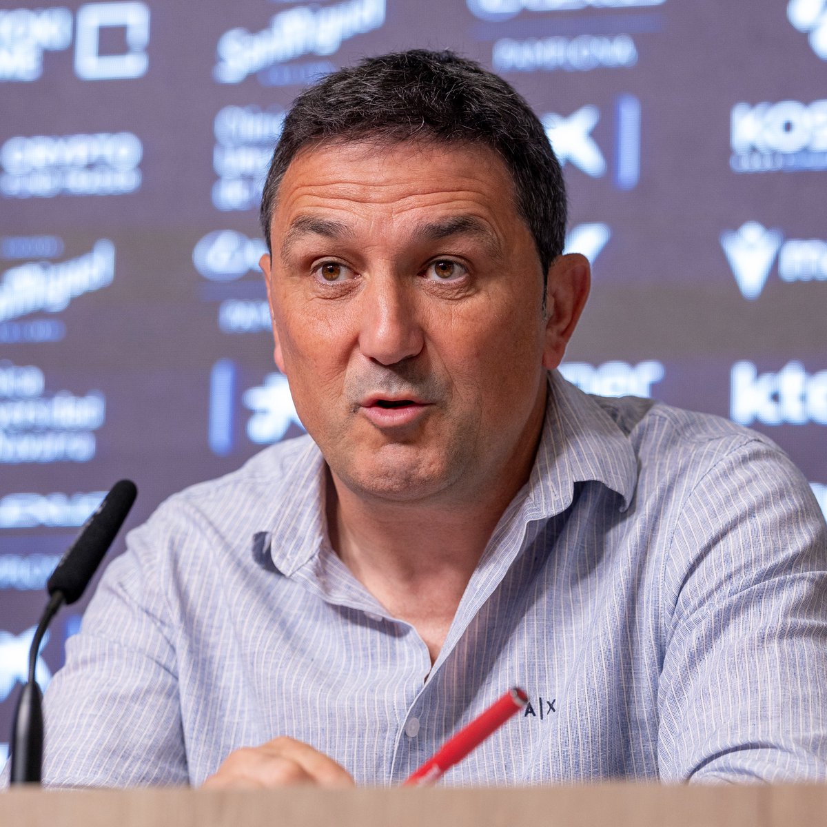 Osasuna's tweet photo. COMUNICADO OFICIAL | Braulio Vázquez finaliza su etapa como director deportivo del Club Atlético Osasuna.

¡Muchas gracias por tu trabajo, Braulio! Eskerrik asko!

https://t.co/cr5K7tq6TX https://t.co/QFnZfwXfpx