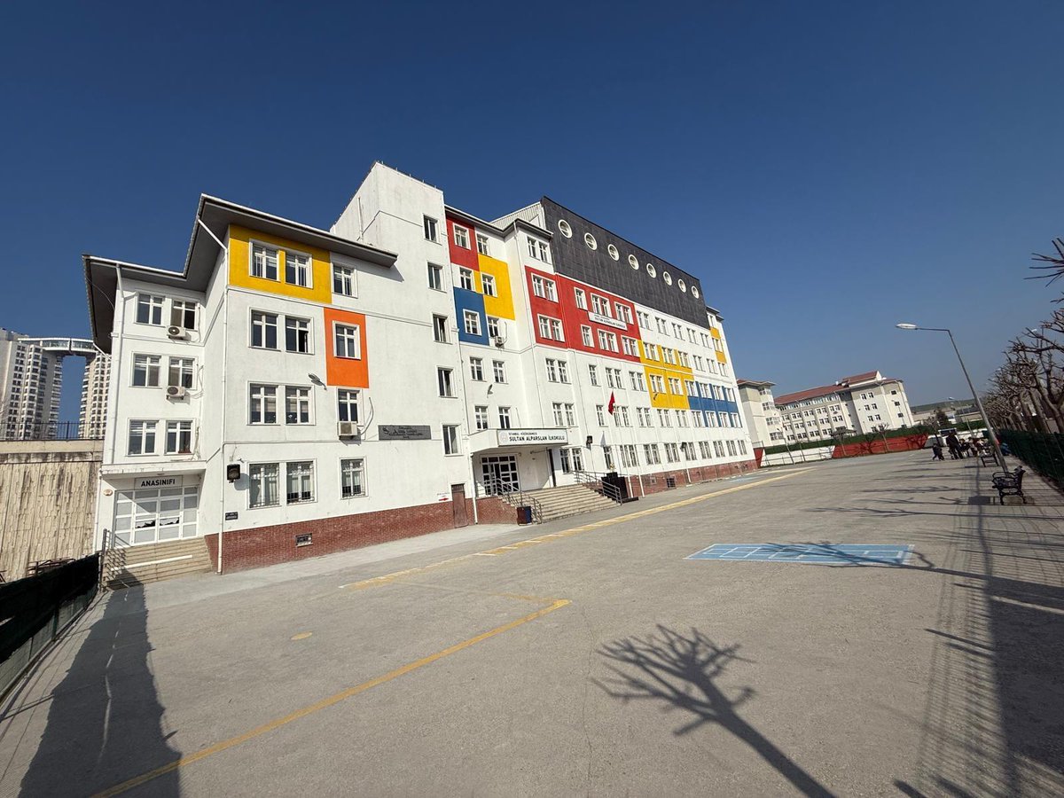 Salparslan2014's tweet photo. #OkullarımızHazır
#MaarifinKalbindeİstanbul 

🏫 Okulumuz yeni eğitim öğretim dönemine hazır. https://t.co/NJMNLHPYvN