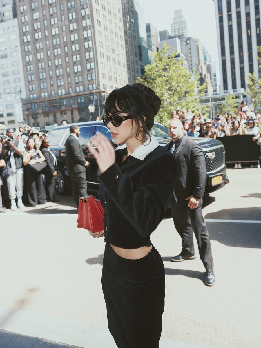 KeniaPopStar's tweet photo. Creo que Tommy Hilfiger quedó encantado con @KeniaOs, ya lleva más de 5 publicaciones sobre ella, hasta el punto de llamarla “NUESTRA REINA”. 🫢🫢🫢 https://t.co/viGcqLBirf