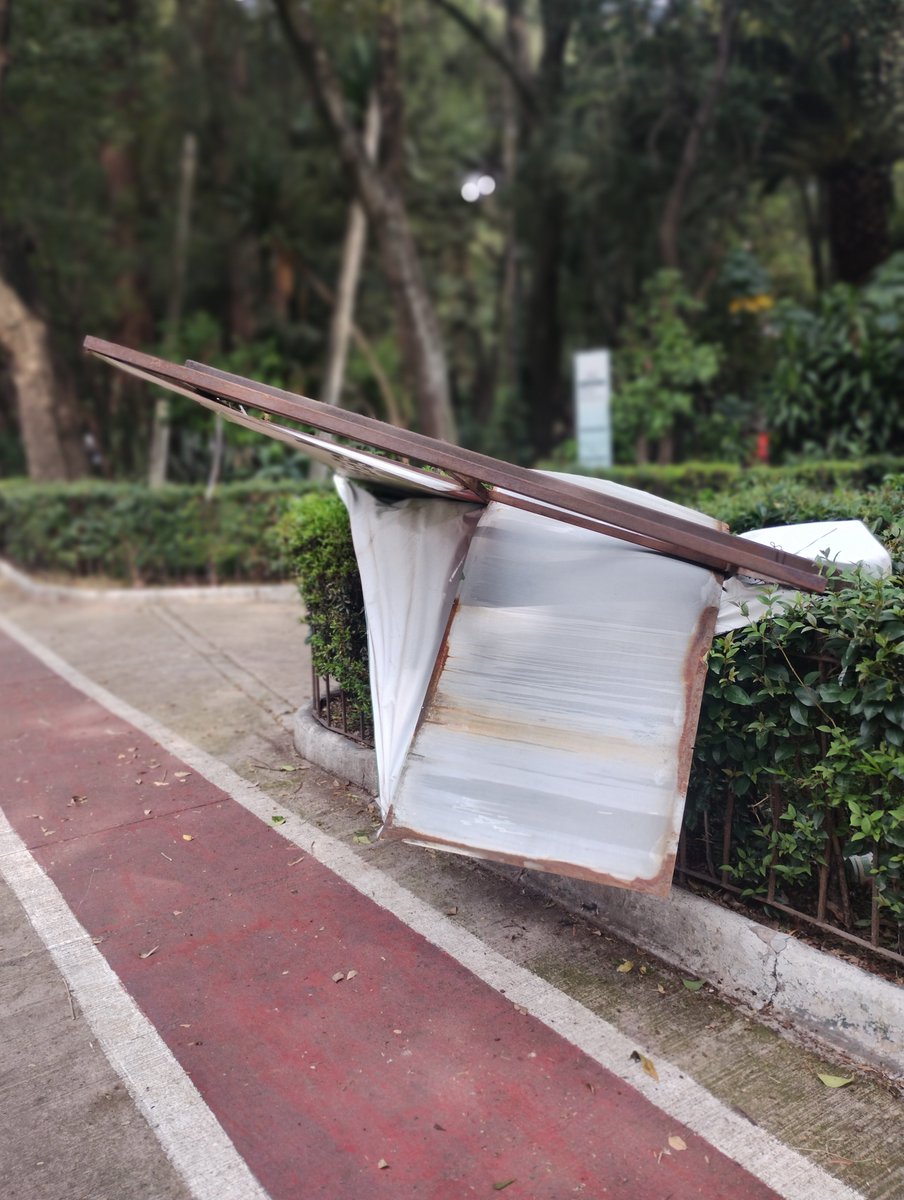 redofcvehysnsm's tweet photo. @locatel_mx @NancyNunezmx @AzcapotzalcoMx por favor reparar el anuncio de actividades físicas que se encuentra en el Parque Revolución col. Nueva Santa María, de cayó por los fuentes vientos y puede causar accidentes, ya que sobresale de la jardinera al paso peatonal.
Gracias https://t.co/MRHyIpSDfO