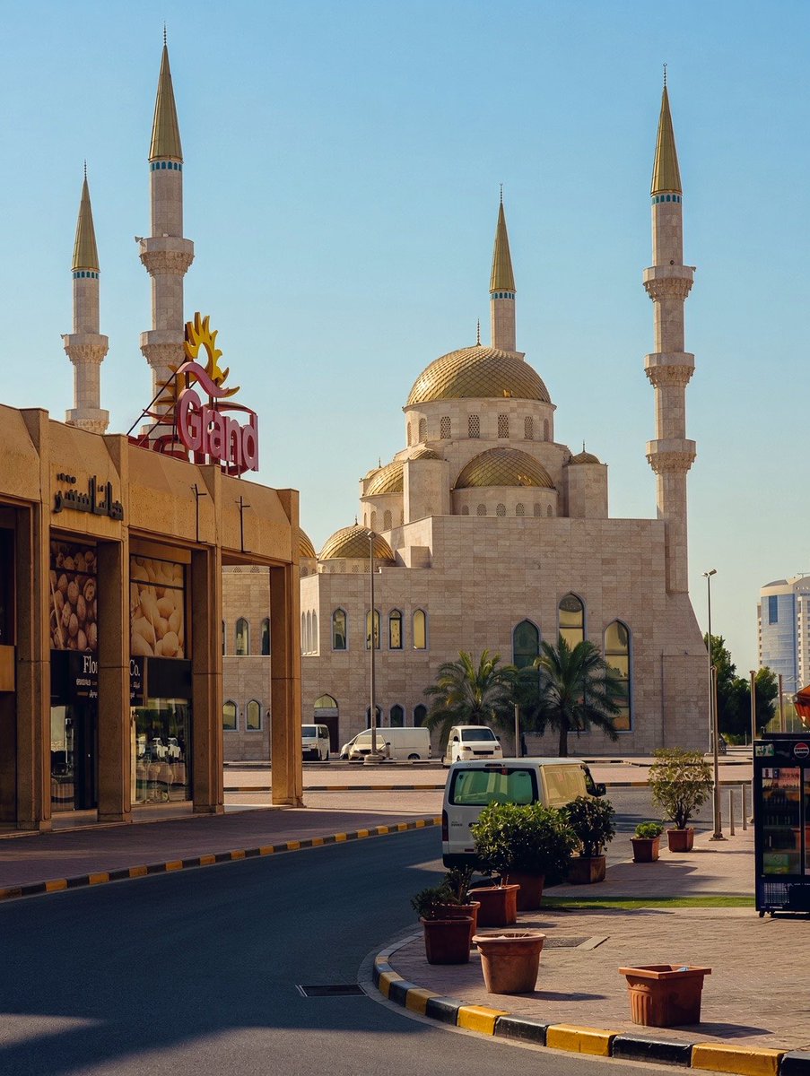 AskAboutKwt's tweet photo. تصاميم تجمع بين روح المعمار الإسلامي وجرأة الهندسة المعاصرة في مساجد الكويت! 🕌✨ https://t.co/k7UQlrhCiN