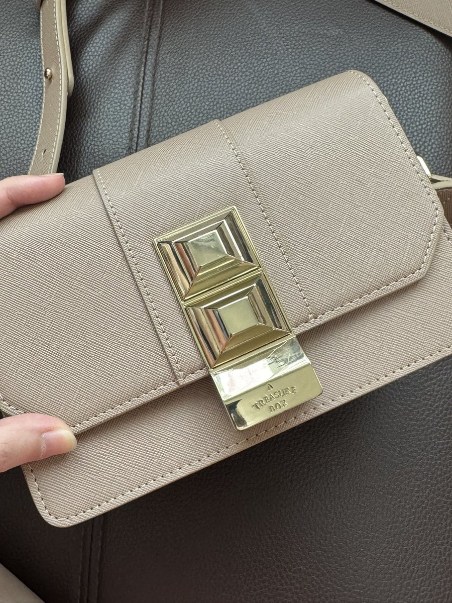 used_by_jinnie's tweet photo. ส่งต่อ atreasurebox layer s สี sand🍞🥨

สภาพ: 85% ซื้อเก็บ ใช้ไปไม่เกิน 5 ครั้ง มีรอยขนแมวนิดหน่อย

ราคา: 1200 รวมส่ง (ไม่มีกล่องนะค้า)

#atreasurebox #atreasureboxส่งต่อ #atreasureboxมือสอง #ส่งต่อกระเป๋า https://t.co/pY5saAOoVB