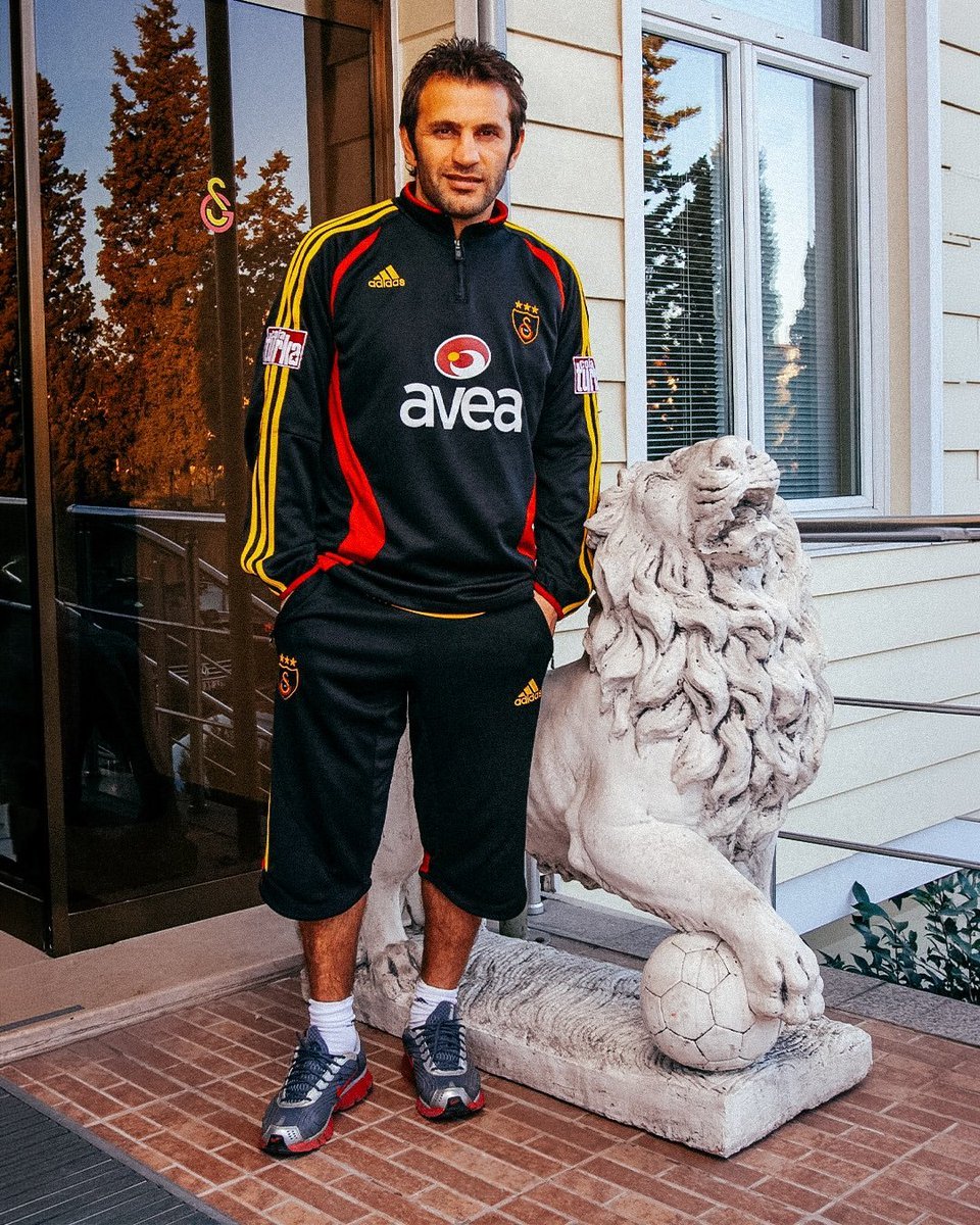 GSCForum's tweet photo. 2006-2007 Galatasaray | Okan Buruk https://t.co/6hlDfXmbyd