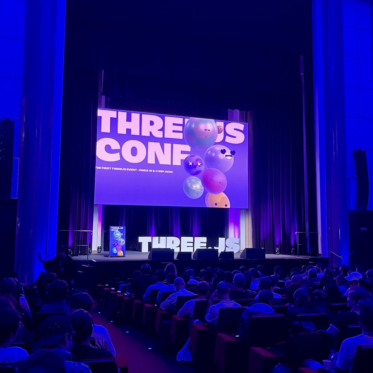 mrdoob's tweet photo. I've been reflecting on why @threejsconf felt so special...

​Leaving aside my obvious bias, I think it comes down to this: it happened organically.

It grew out of the community, rather than being imposed onto it. 🧵 https://t.co/57o1wK4xD1