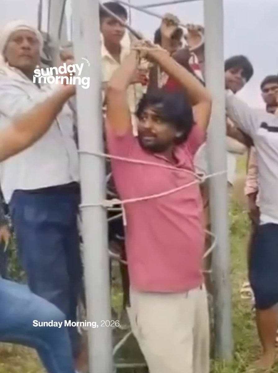 txtdarigenz97's tweet photo. Kamu tau gk? 
🇮🇳 India itu negara yg maju dan mundur secara bersamaan 

- Di sebuah desa, Jaringan 5G sedang buruk 
- Warga desa kesal & minta provider kirim teknisi
- Teknisi pun datang untuk memperbaiki jaringan
- Bukannya dibantu, teknisinya malah diikat ke tiang BTS 😭
- Katanya baru dilepas kalau jaringannya udah bener
