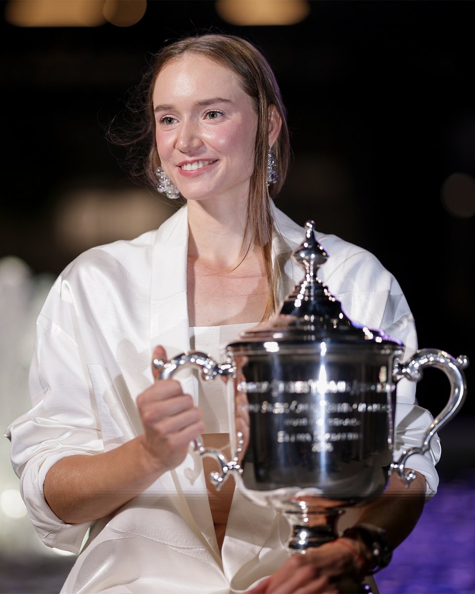 usopen's tweet photo. The champion under the lights 📷 https://t.co/Ev39p5dhxJ