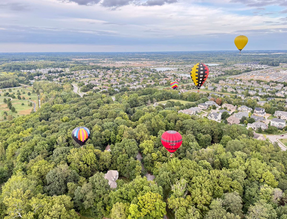 ConnerPrairie's tweet photo. What a final morning! 🎈 Balloons filled the sky over Conner Prairie for one last competition to close out #JupiterFlights! https://t.co/VDpy8Fknql