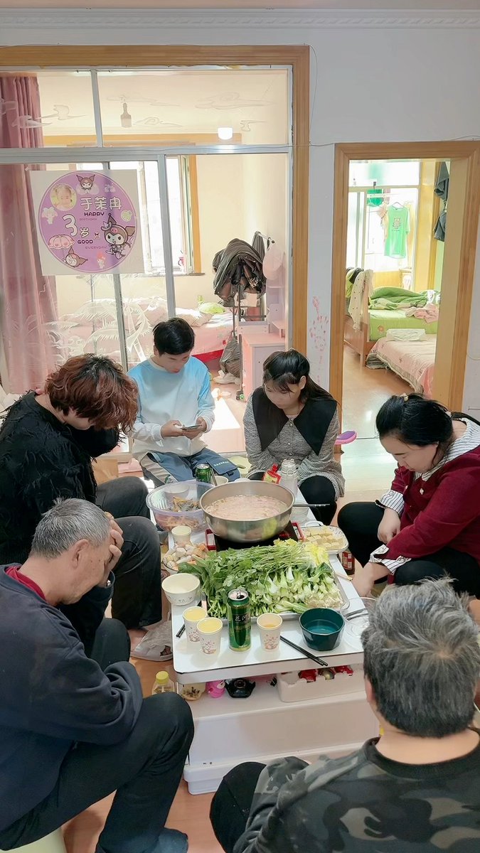 FilibertoWaj9's tweet photo. Hot pot night with my new neighbor’s family tonight—they brought homemade dumplings, I boiled the spicy broth, and we’ve already planned our weekend hiking trip! Small blocks, big smiles , https://t.co/HWwEthhRYB