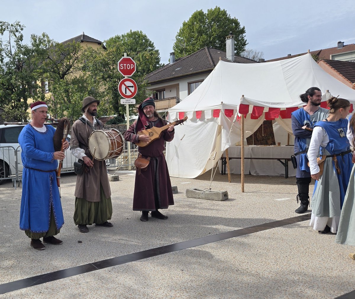 LaNinaCaracol's tweet photo. Oyez oyez! Spectacle médiéval au top au château d'Héricourt. Rapaces, magie, jonglerie, musique, tout y était! #hericourt #hautesaone #franchecomte #lanefdesfous #animalsandco #Kalamus https://t.co/TdCZ17ZDZ6