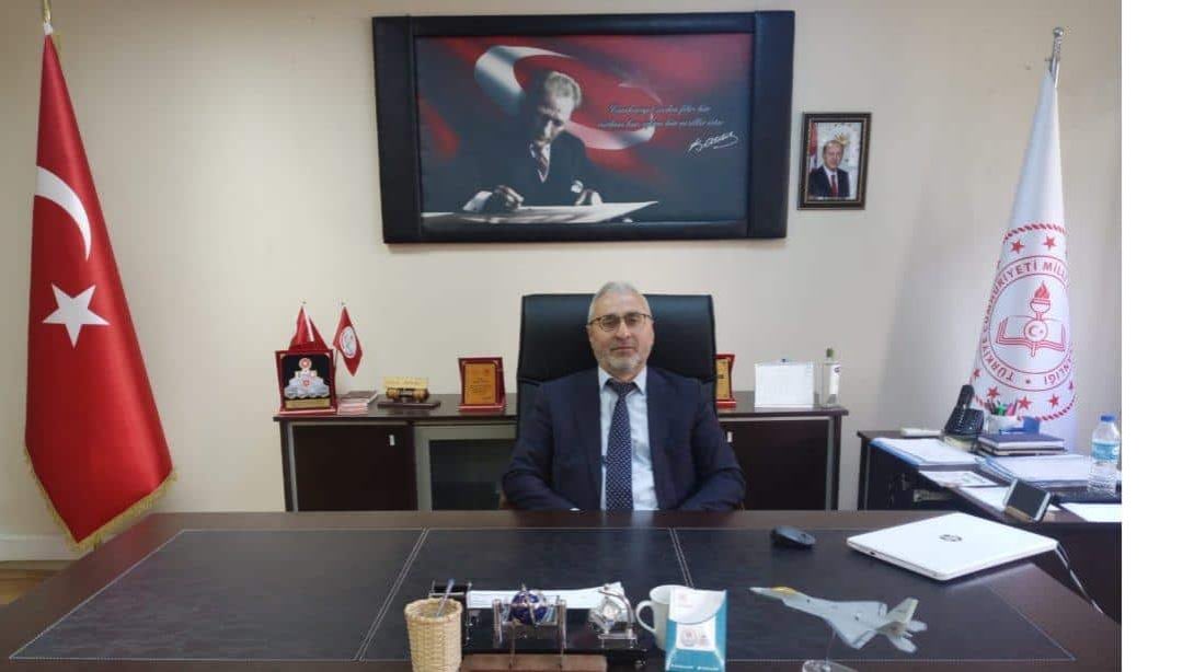 pirazizmem's tweet photo. 2026-2027 Eğitim Öğretim Yılımız Hayırlı Olsun
Geleceğimizin teminatı sevgili öğrencilerimiz,kıymetli öğretmenlerimiz ve değerli velilerimiz;Yeni eğitim öğretim yılının hepimiz için sağlık, huzur ve başarılarla dolu bir yıl olmasını diliyorum
Yunus AYDIN
İlçe Millî Eğitim Müdürü https://t.co/ikqIqgdEj9