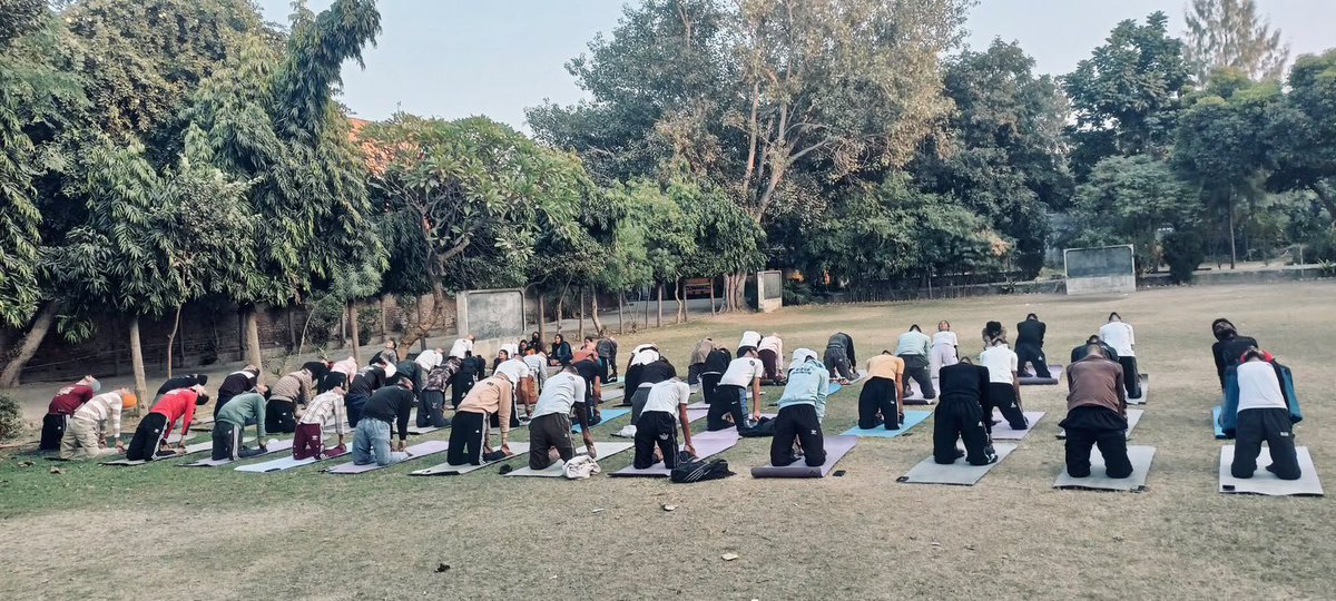 sehbajj2003's tweet photo. #cmdiyogshala #cmdysangrur #punjabgovt #yoga https://t.co/iHkal5hCiY
