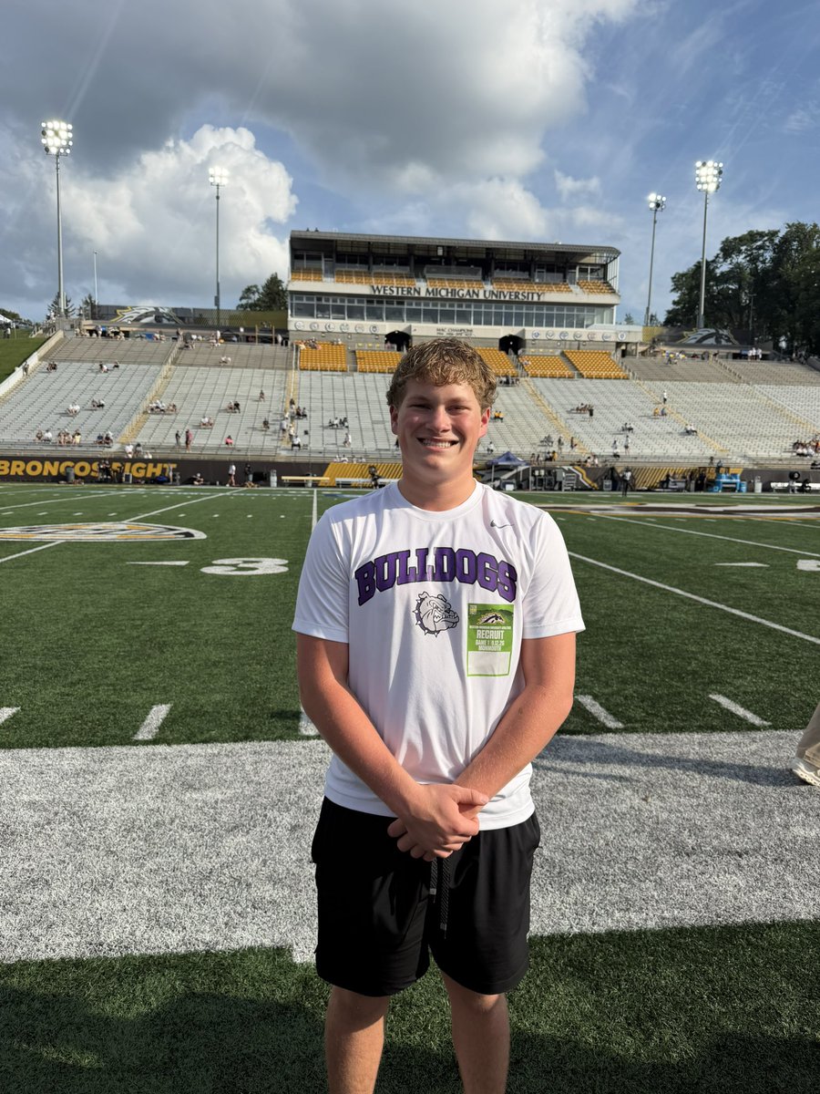 BradyVolzLS's tweet photo. Had a fun time at the @WMU_Football season home opener. Thank you for the Game Day invite!
 @CoachLT_WMU @DSabock @CoachPatGannon @CarrierCaden 

@BHSdogsfootball @KohlsSnapping @KohlsHighlights @Coach_Casper @IndyWeOutHere @4thDownU @Longsnapper247 @4_kicking @IndianaPreps @N_W_Sports @247recruiting @GP_Recruiting @BallCoachHP @recruit__X @gobigrecruiting  @TopPreps @MaxPreps @PrepRedzone @PrepRedzoneIN @TheTop5s_