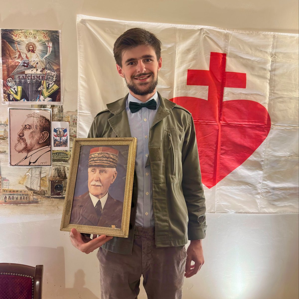mg12gm's tweet photo. On ne choisit pas son époque, mais on choisit ses fidélités. Fidèle à la foi de nos pères, je porte les miennes avec conviction et avec joie. ✝️🇫🇷⚜️ https://t.co/EVvRYr67b0
