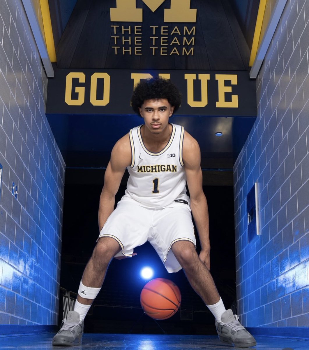 uofmcoverage's tweet photo. 2028 5⭐️ guard Brady Pettigrew on his official visit to Michigan @BradyPettigreww #GoBlue https://t.co/olN6xGDLpc