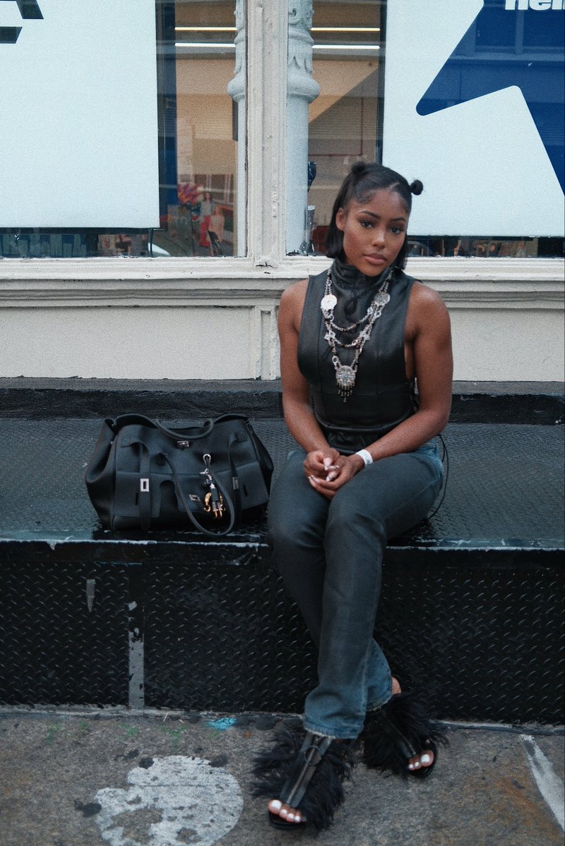 NaesCloset's tweet photo. I feel my best when I’m wearing black 🫦 https://t.co/Qxb0myvSRQ