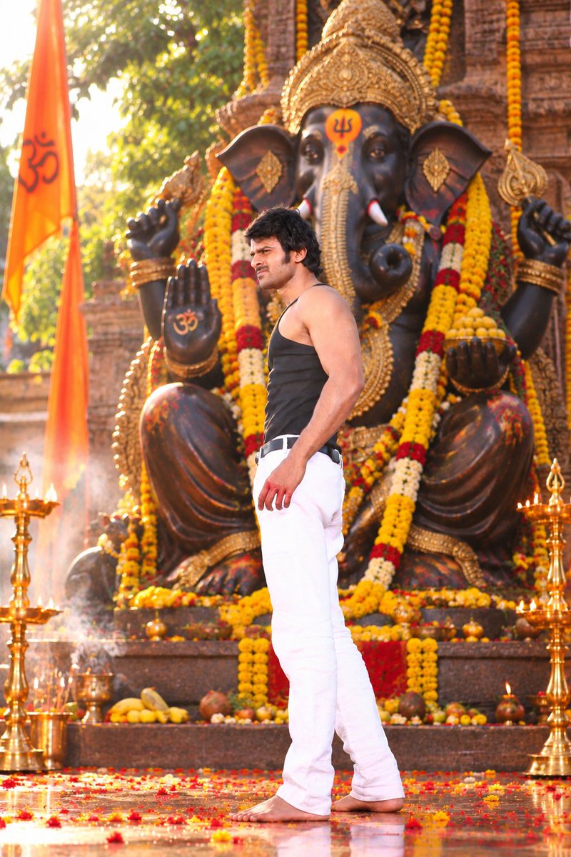 Nattikumar7's tweet photo. Happy Vinayaka Chaturthi! 🙏🐘✨
May Lord Ganesha bless us with happiness &amp; success! ❤️

#REBEL4K 23rd October in Cinemas Worldwide! 💥

#Rebel4K #Prabhas #RebelWood #VinayakaChaturthi #NattisEntertainments https://t.co/pXKpQnHedi
