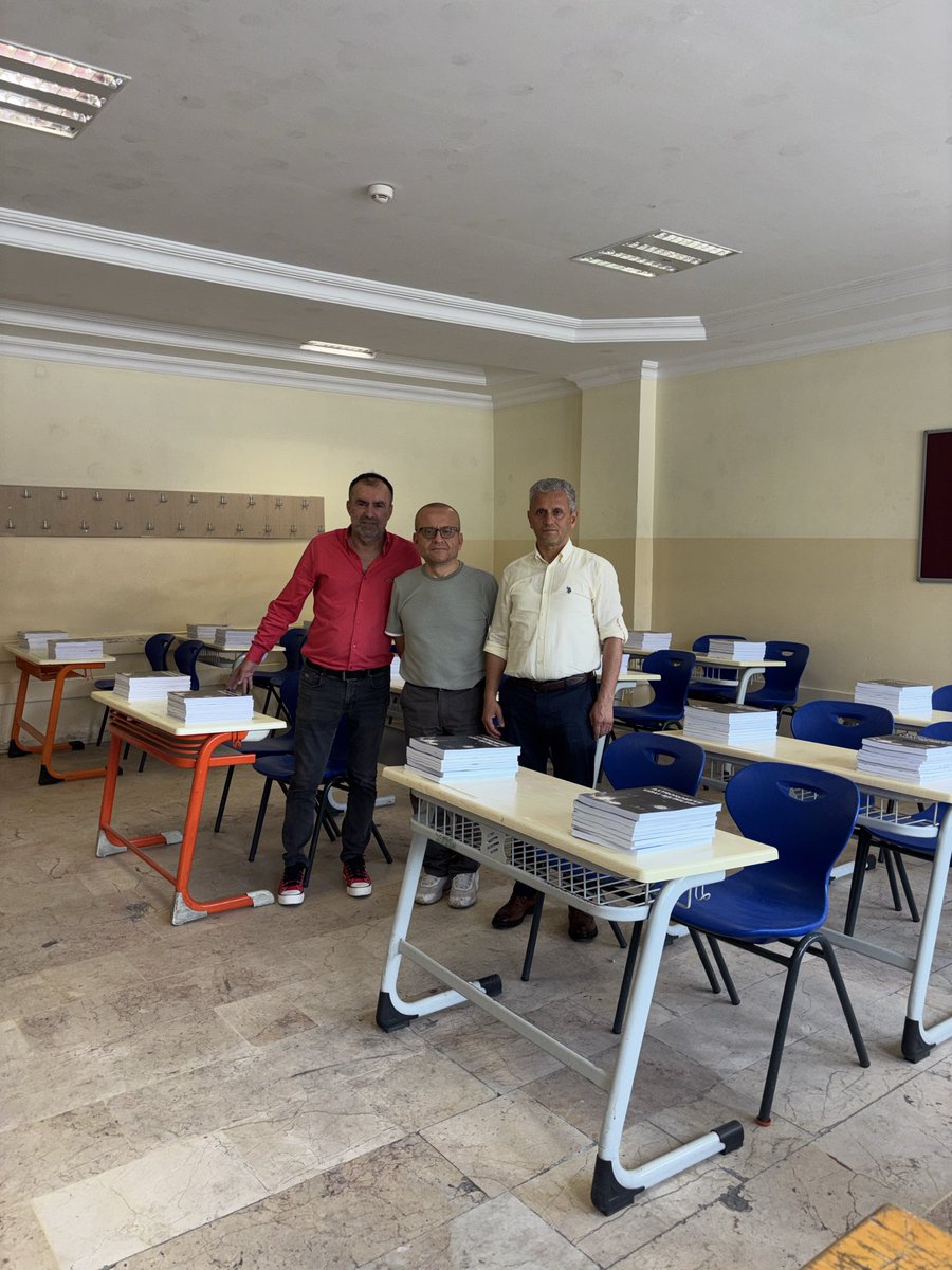ibrahimsak's tweet photo. ⏳ Geri sayım bitti.

Yarın kapılarımız ardına kadar açılıyor.
​Sınıflar umutla,
koridorlar neşeyle,
yarınlar başarıyla dolacak.

​#MaarifinKalbindeİstanbul

@MucahitYentur https://t.co/JeJb6h3C7R