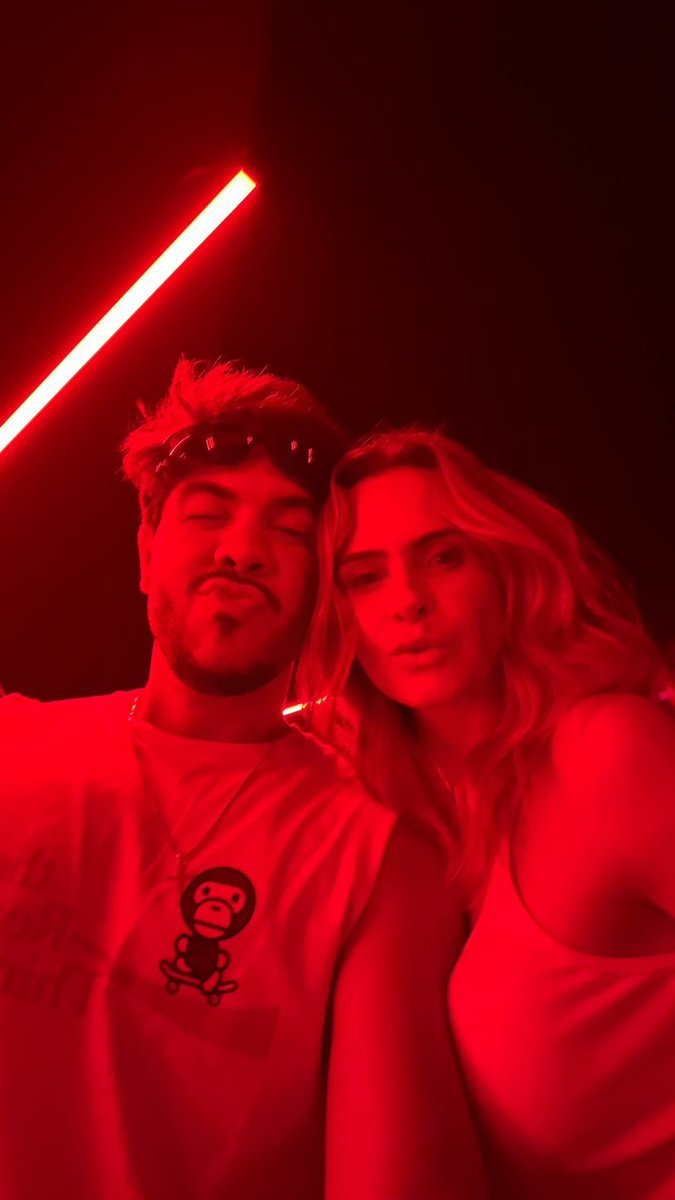 cwrrie's tweet photo. ó mãe, como a isabella tá no baile... https://t.co/wjxQeFyHgZ