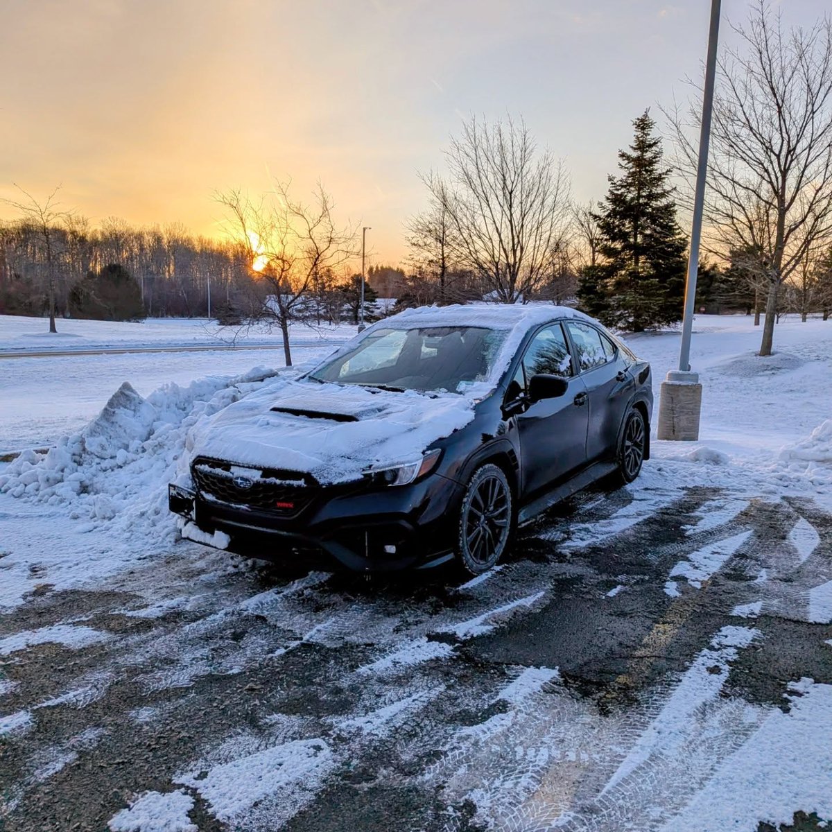 MozellaBodi's tweet photo. Took Shockwave to work today, right after 8 inches of snow overnight. At least I got to see how it handles real winter conditions. https://t.co/IJe0W0n3eN