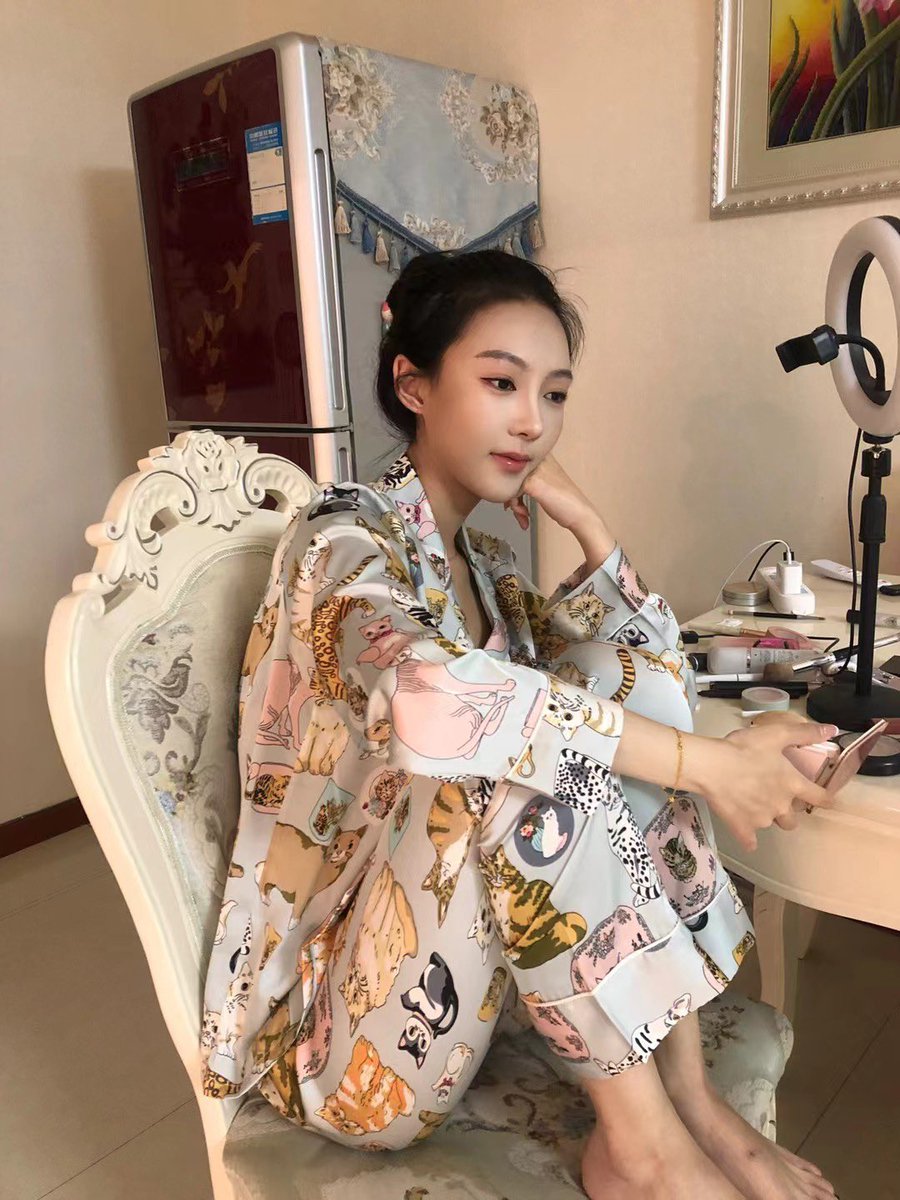 Sbmzwff's tweet photo. 臭脚 https://t.co/thRSNSIhwI