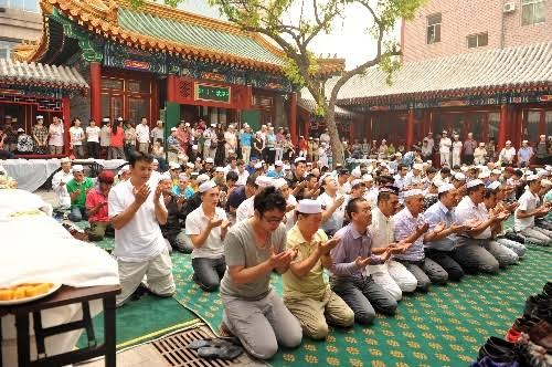 gulmineeeefb's tweet photo. @latin_amerikada @JacobAgnieszka @JackLunac @TodayinHistory Ibut Europe is traditionalist and resistant to innovation. this resistance not come from conservatism, but from ignorance. We've been to Thailand, there were mosques, churches, and everything else there, and people lived in peace. Yet, you cannot live side by side with Europeans. https://t.co/eHfXeuC3DN