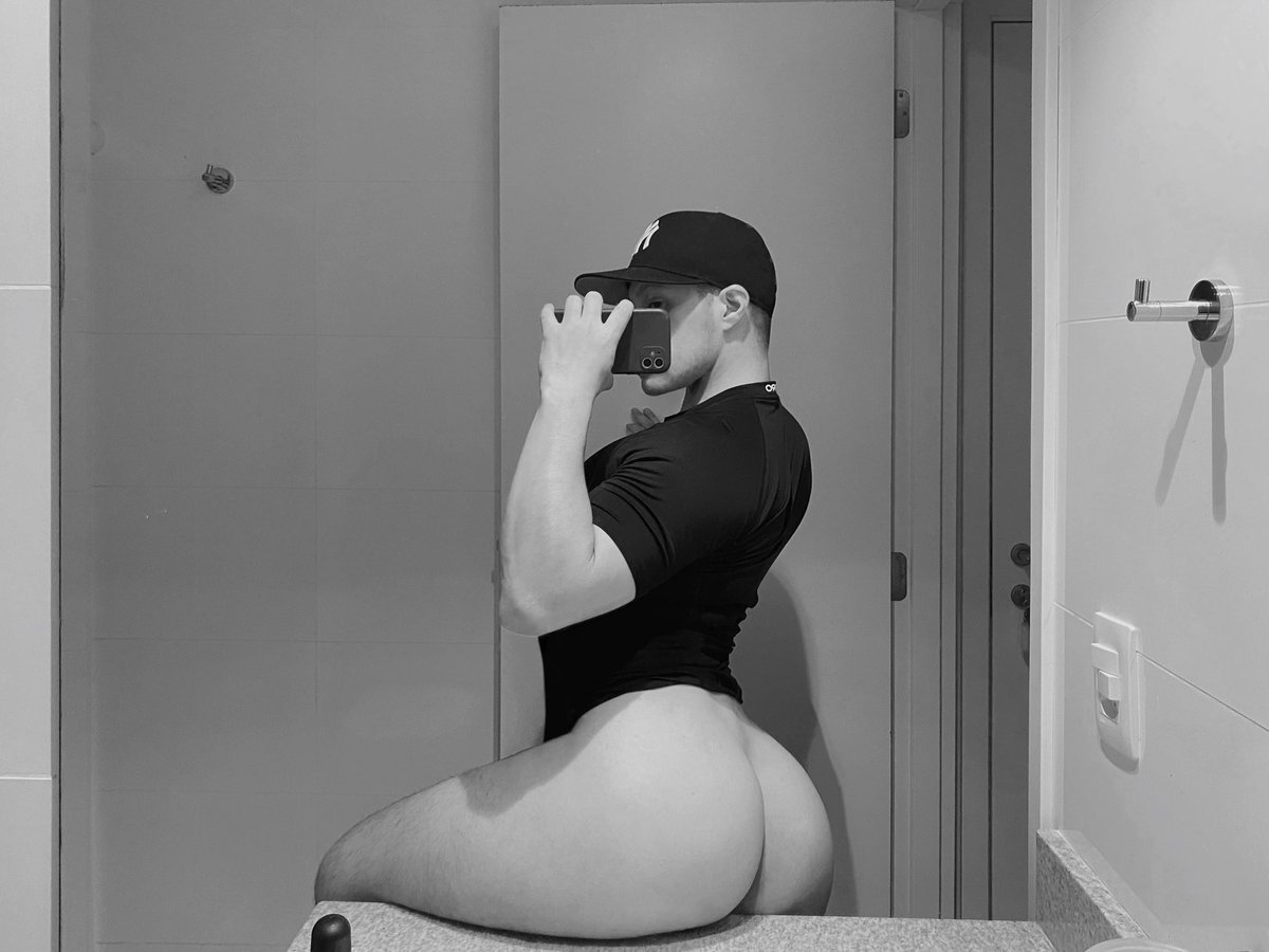 dariusdelray's tweet photo. S U N D A Y 🍑 https://t.co/RjpAf1cM7u