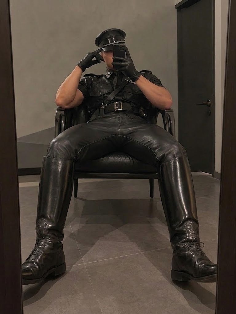 LTHR_JUNKITS's tweet photo. Daddy is tired but still horny today. https://t.co/NFHaazsbcc
