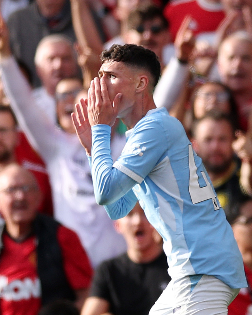 brfootball's tweet photo. Phil Foden is sent off for kicking at Bruno Fernandes 😬🟥 https://t.co/sDkwEL8f3o