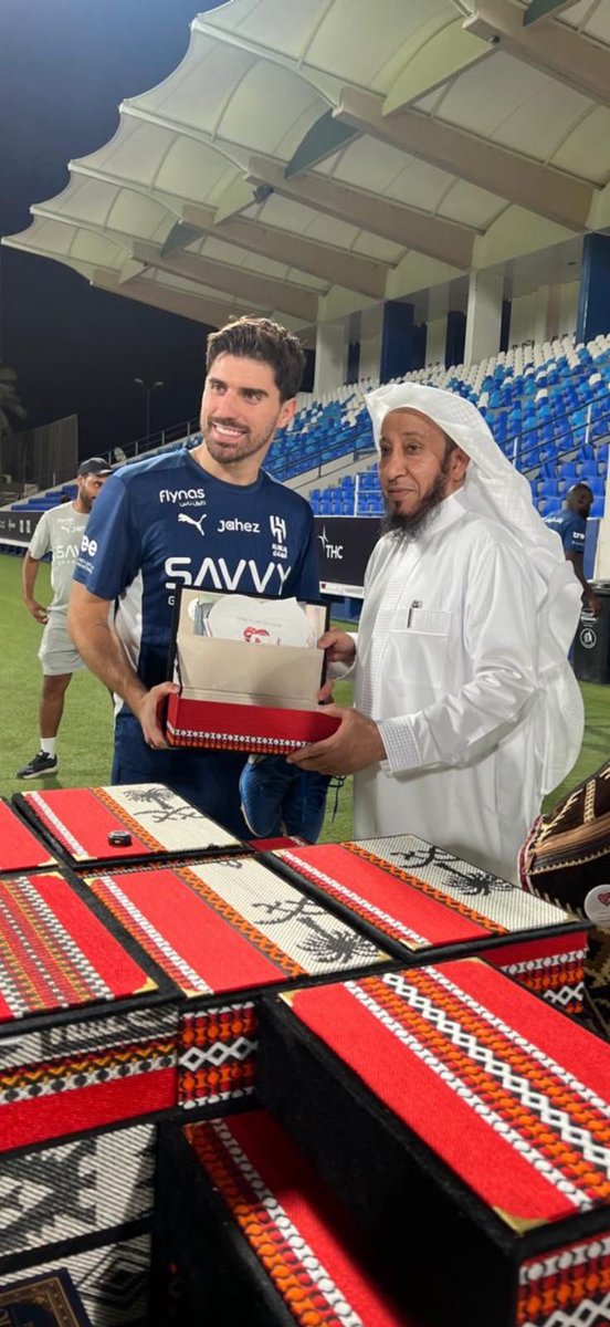 HadyyahA's tweet photo. «إنما بُعثتُ لأتمم مكارم الأخلاق.»
#الهلال 
#هدية_عالم https://t.co/f9U8LaE1zU