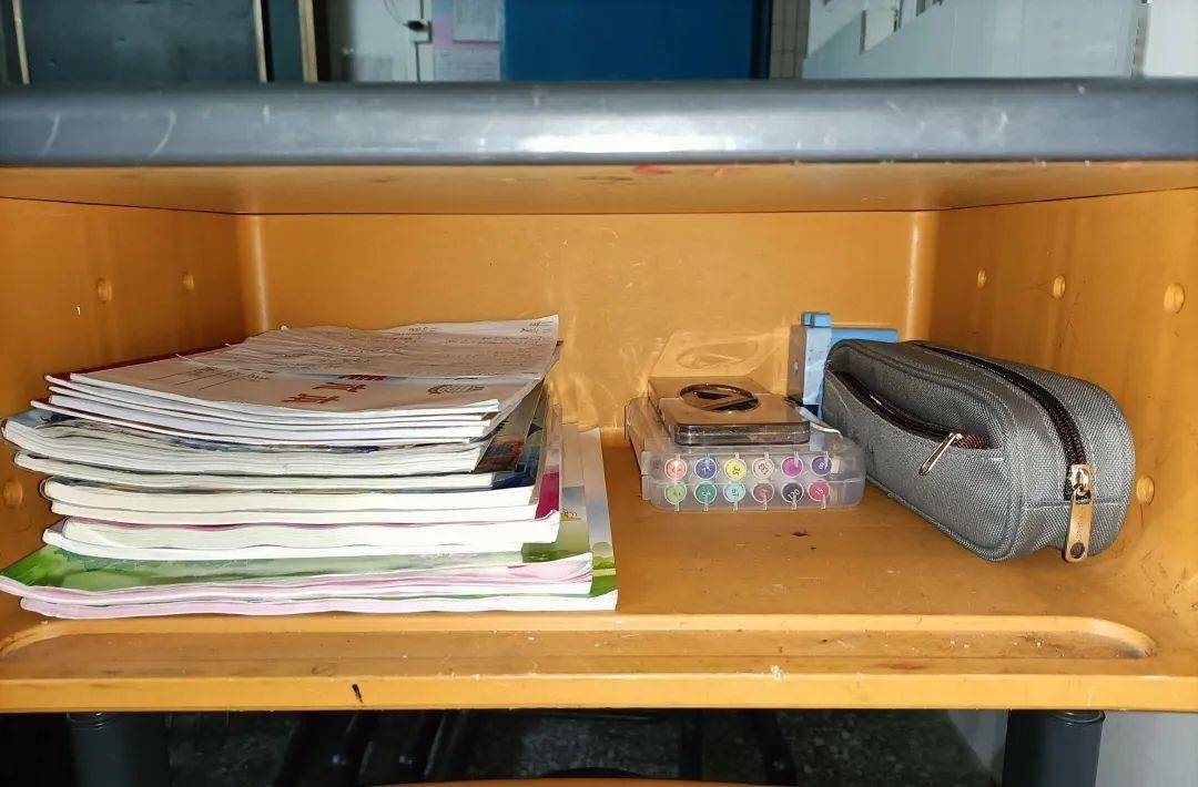 silvk838326's tweet photo. Got clutter taking over your space Spent 20 mins sorting old stuff today—donate what you don’t need, keep what spark joy, and my desk feels like new. Small win = big mood boost! https://t.co/e6al8cfEW7