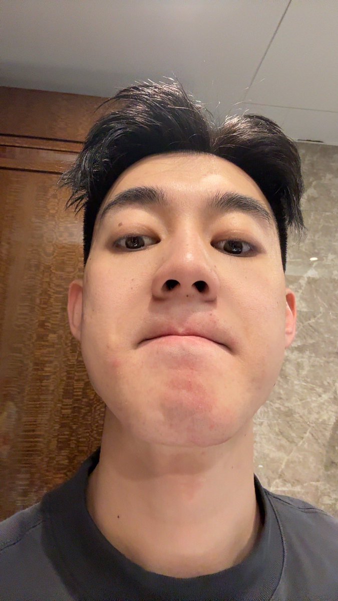 Linjie30721609's tweet photo. 我一定要留回我的长头发😭😭 https://t.co/wTaAj7vfkn