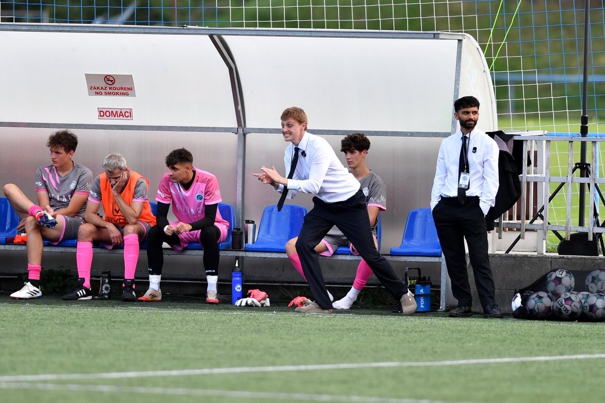 PragueRaptors's tweet photo. Not the result we wanted yesterday as we went down 3-2 but the Men’s B pushed to try and get something from the game. Next week we go again 💙
#AttackAsOne https://t.co/xaQBbIdXpD