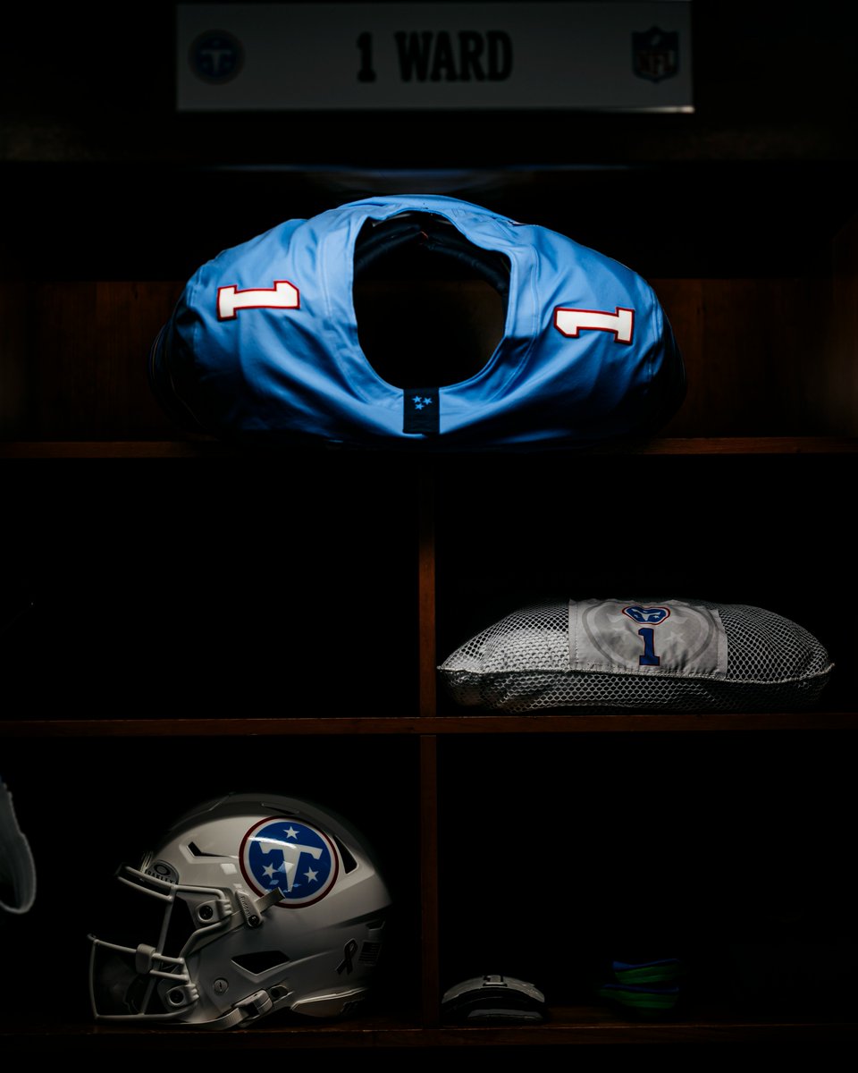 Titans's tweet photo. 1 hour away https://t.co/JyqS4b3ER0