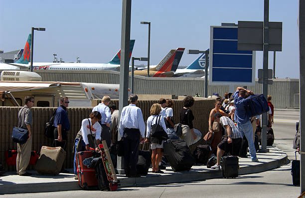 25YearsAgoLive's tweet photo. Commercial flights resume and US airspace reopens under strict security protocols, including National Guardsmen in terminals. 

Almost nobody flies today, even if they have a ticket. Only 100 flights of the usual 2100 depart LAX in Los Angeles. https://t.co/FCqWLngOih