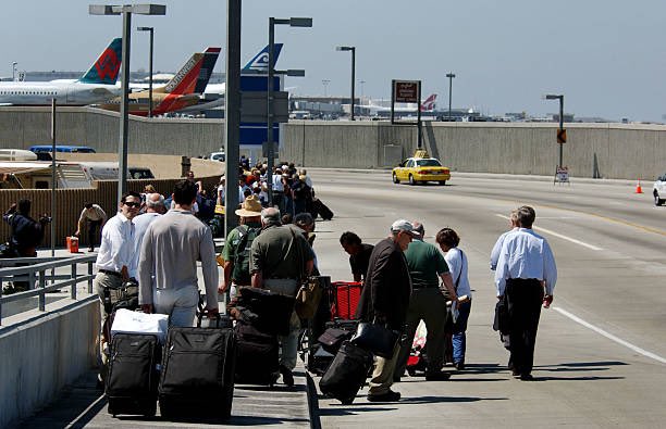 25YearsAgoLive's tweet photo. Commercial flights resume and US airspace reopens under strict security protocols, including National Guardsmen in terminals. 

Almost nobody flies today, even if they have a ticket. Only 100 flights of the usual 2100 depart LAX in Los Angeles. https://t.co/FCqWLngOih