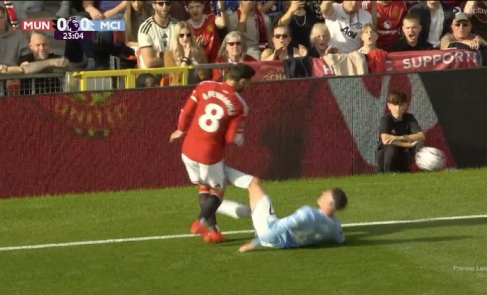 CFCDray's tweet photo. no red card.                red card. https://t.co/sSz7wBSupE