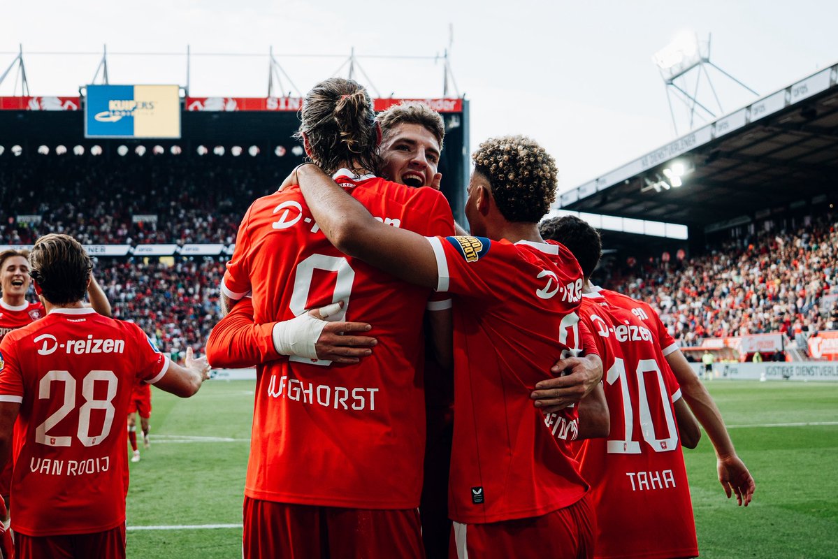 fctwente's tweet photo. #TWEADO • 𝕋𝕖𝕣𝕦𝕘𝕓𝕝𝕚𝕜 🔙🤩 https://t.co/gnKNxpFu9U